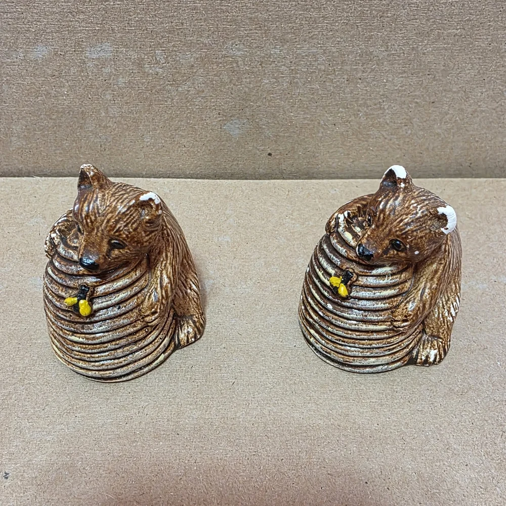 Vtg Bee Hive Bear Salt Pepper Shaker Set #184